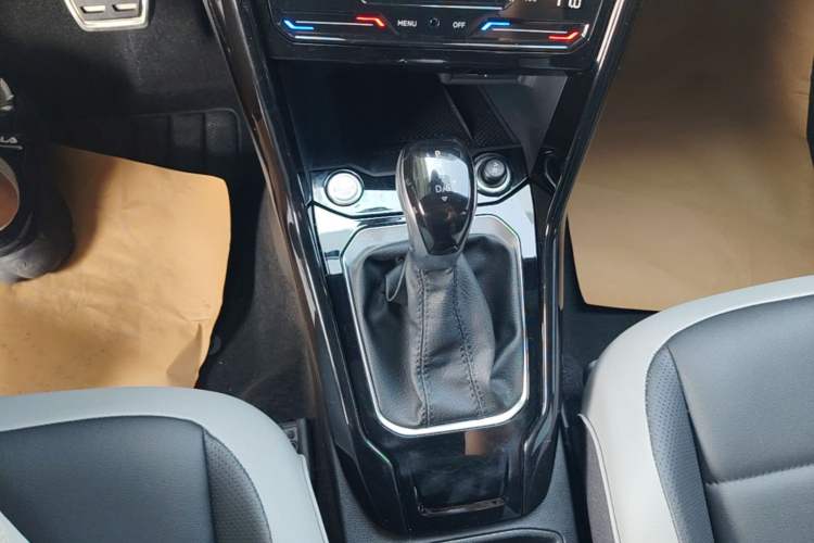 Used Volkswagen T-ROC 2024 300TSI DSG Two-Wheel-Drive Chen Guang Edition Gear Lever