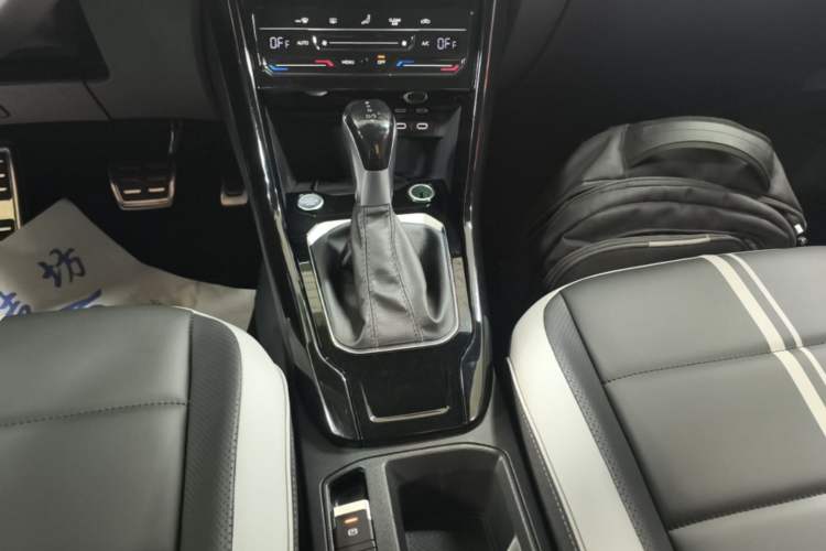 Used Volkswagen T-ROC 2024 300TSI DSG Two-Wheel-Drive Chen Guang Edition Gear Lever