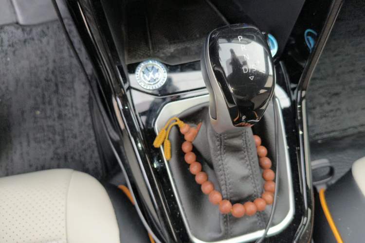 Used Volkswagen T-ROC 2024 300TSI DSG Two-Wheel-Drive Chen Guang Edition Gear Lever