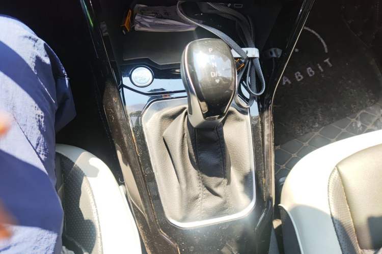 Used Volkswagen T-ROC 2024 300TSI DSG Two-Wheel-Drive Chen Guang Edition Gear Lever