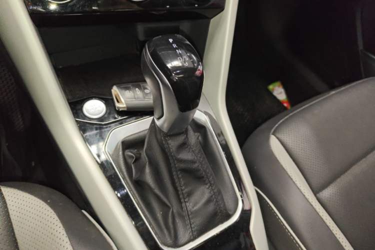 Used Volkswagen T-ROC 2024 280TSI DSG Two-Wheel-Drive Time Edition Gear Lever