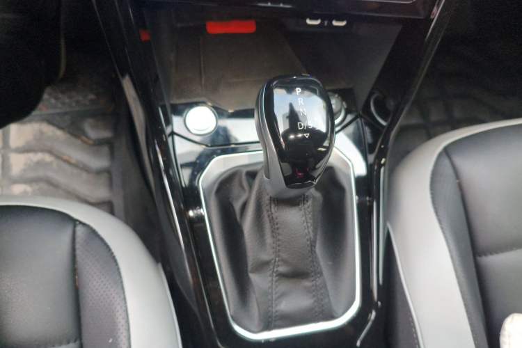 Used Volkswagen T-ROC 2024 300TSI DSG Two-Wheel-Drive Chen Guang Edition Gear Lever