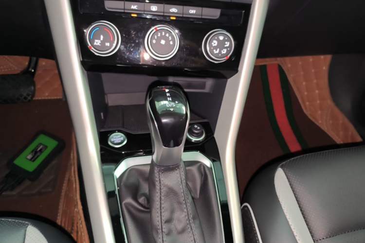 Used Volkswagen T-ROC 2024 280TSI DSG Two-Wheel-Drive Time Edition Gear Lever