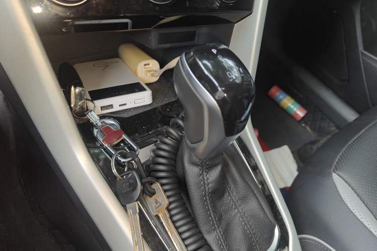 Used Volkswagen T-ROC 2024 280TSI DSG Two-Wheel-Drive Time Edition Gear Lever