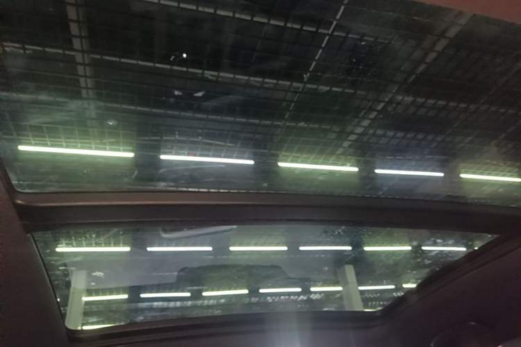 Used Volkswagen T-ROC 2024 300TSI DSG Two-Wheel-Drive Chen Guang Edition Headliner