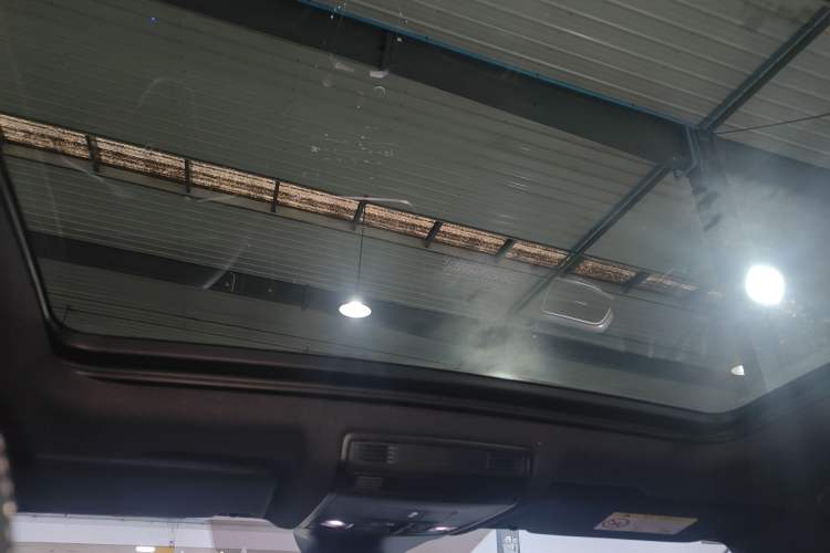 Used Volkswagen T-ROC 2024 300TSI DSG Two-Wheel-Drive Chen Guang Edition Headliner