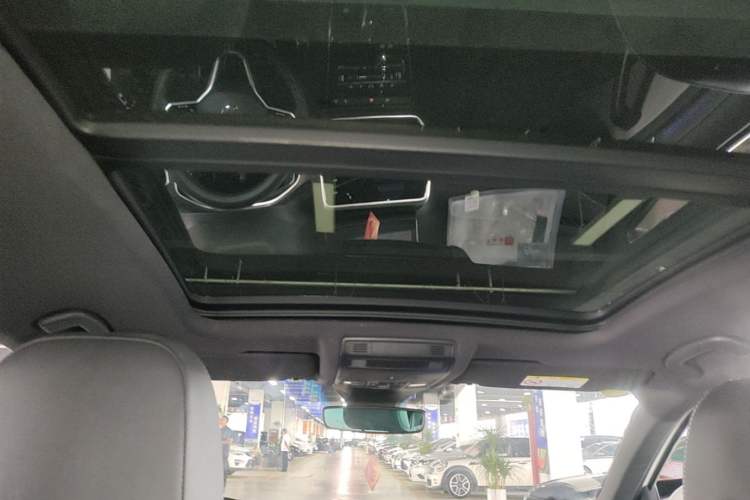 Used Volkswagen T-ROC 2024 300TSI DSG Two-Wheel-Drive Chen Guang Edition Headliner