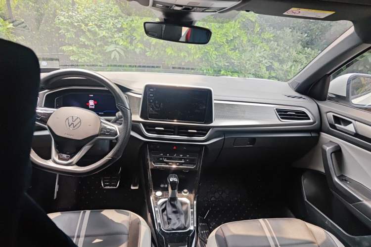 Used Volkswagen T-ROC 2024 300TSI DSG Two-Wheel-Drive Chen Guang Edition Headliner