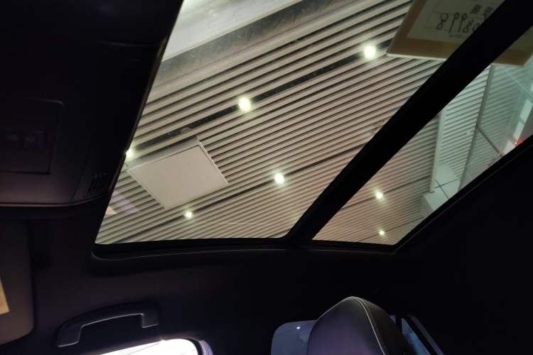 Used Volkswagen T-ROC 2024 300TSI DSG Two-Wheel-Drive Chen Guang Edition Headliner