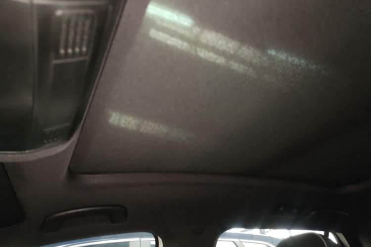 Used Volkswagen T-ROC 2024 300TSI DSG Two-Wheel-Drive Chen Guang Edition Headliner