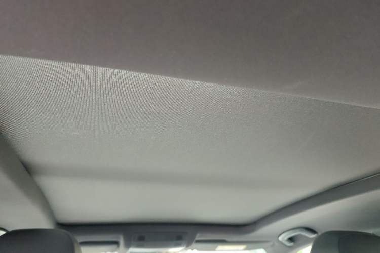 Used Volkswagen T-ROC 2024 300TSI DSG Two-Wheel-Drive Chen Guang Edition Headliner
