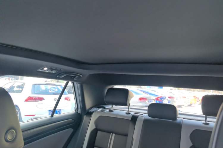 Used Volkswagen T-ROC 2024 300TSI DSG Two-Wheel-Drive Chen Guang Edition Headliner