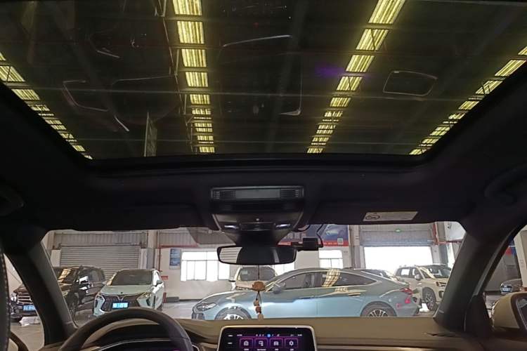 Used Volkswagen T-ROC 2024 300TSI DSG Two-Wheel-Drive Chen Guang Edition Headliner