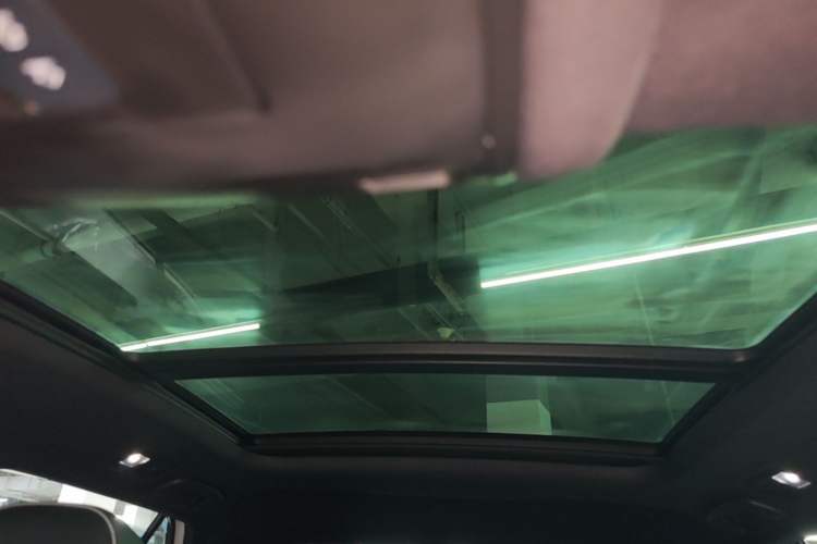Used Volkswagen T-ROC 2024 300TSI DSG Two-Wheel-Drive Chen Guang Edition Headliner