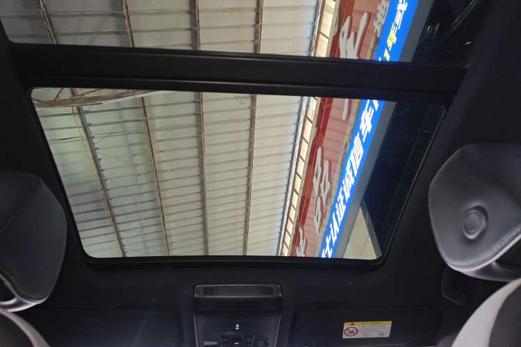 Used Volkswagen T-ROC 2024 300TSI DSG Two-Wheel-Drive Chen Guang Edition Headliner