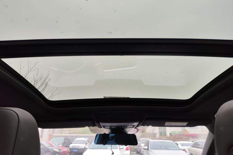 Used Volkswagen T-ROC 2024 300TSI DSG Two-Wheel-Drive Chen Guang Edition Headliner