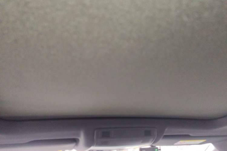 Used Volkswagen T-ROC 2024 300TSI DSG Two-Wheel-Drive Starlight Edition Headliner