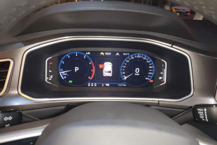 Used Volkswagen T-ROC 2024 300TSI DSG Two-Wheel-Drive Chen Guang Edition Instrument Cluster