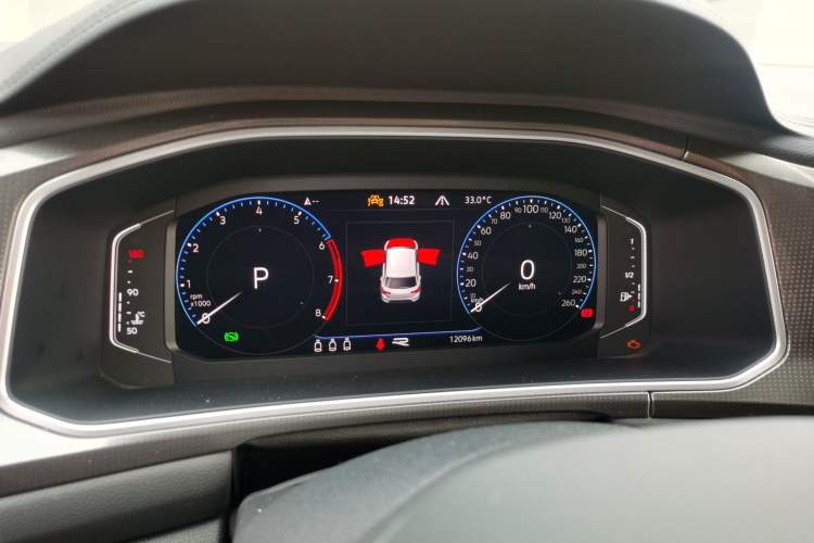 Used Volkswagen T-ROC 2024 300TSI DSG Two-Wheel-Drive Chen Guang Edition Instrument Cluster