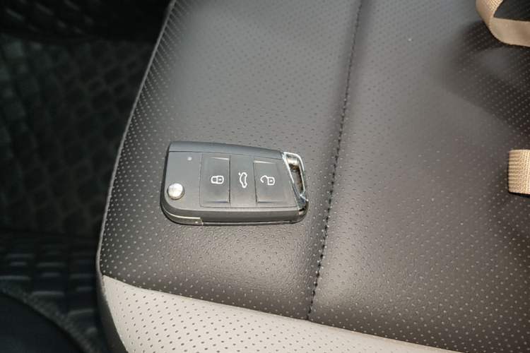 Used Volkswagen T-ROC 2024 280TSI DSG Two-Wheel-Drive Time Edition Interior 1