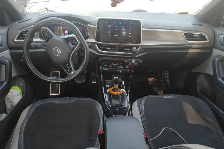 Used Volkswagen T-ROC 2024 300TSI DSG Two-Wheel-Drive Chen Guang Edition Interior 2