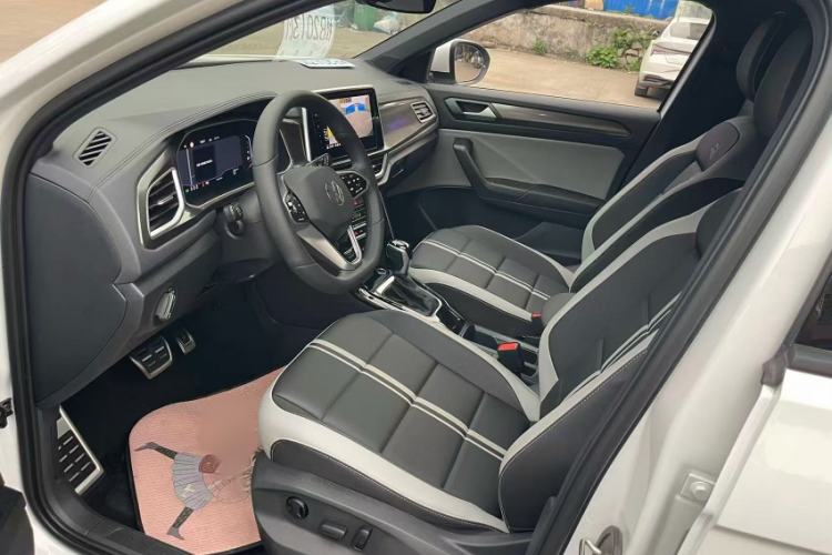 Used Volkswagen T-ROC 2024 300TSI DSG Two-Wheel-Drive Chen Guang Edition Interior 2