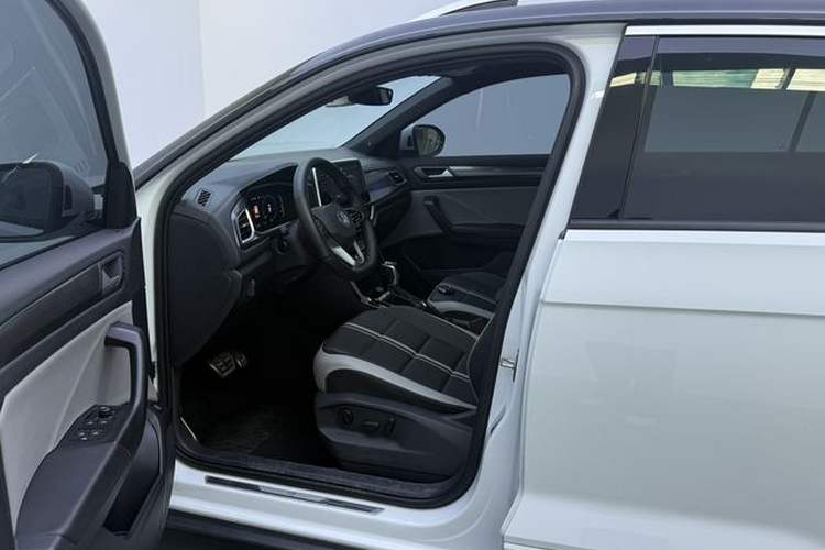 Used Volkswagen T-ROC 2024 300TSI DSG Two-Wheel-Drive Starlight Edition Interior 3
