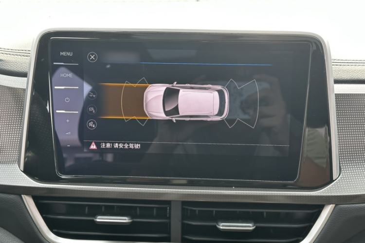 Used Volkswagen T-ROC 2024 300TSI DSG Two-Wheel-Drive Chen Guang Edition Interior 8