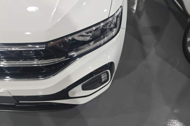 Used Volkswagen T-ROC 2024 300TSI DSG Two-Wheel-Drive Chen Guang Edition Left Front Headlight