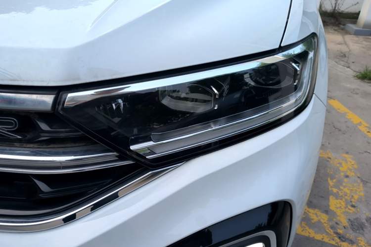 Used Volkswagen T-ROC 2024 300TSI DSG Two-Wheel-Drive Chen Guang Edition Left Front Headlight