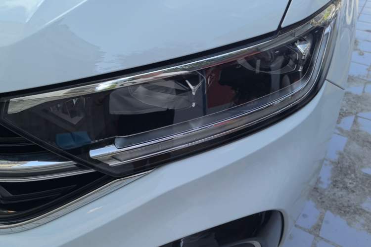 Used Volkswagen T-ROC 2024 300TSI DSG Two-Wheel-Drive Chen Guang Edition Left Front Headlight