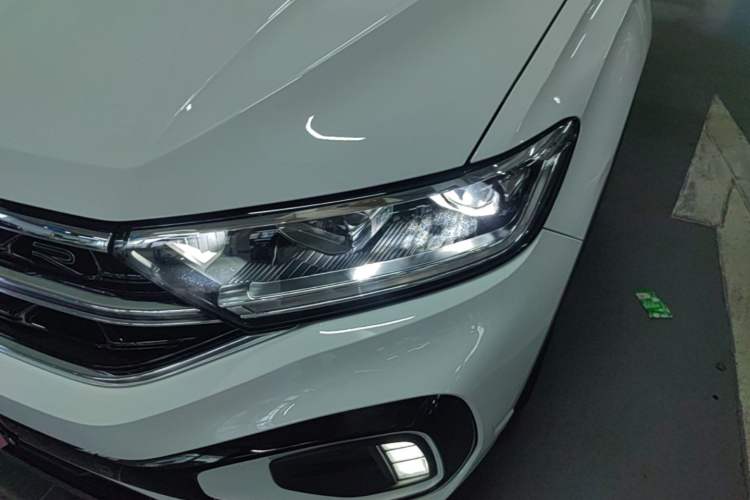 Used Volkswagen T-ROC 2024 300TSI DSG Two-Wheel-Drive Chen Guang Edition Left Front Headlight