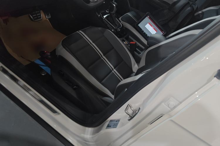 Used Volkswagen T-ROC 2024 300TSI DSG Two-Wheel-Drive Chen Guang Edition Left Front Seat