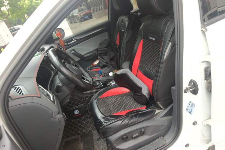 Used Volkswagen T-ROC 2024 300TSI DSG Two-Wheel-Drive Chen Guang Edition Left Front Seat