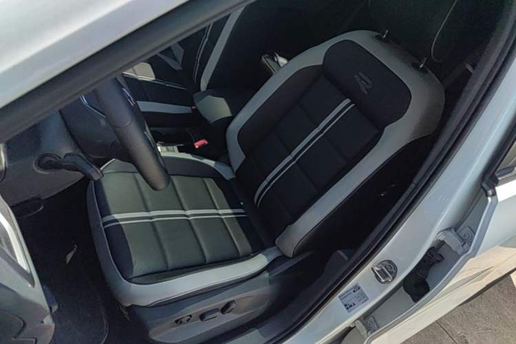 Used Volkswagen T-ROC 2024 300TSI DSG Two-Wheel-Drive Chen Guang Edition Left Front Seat