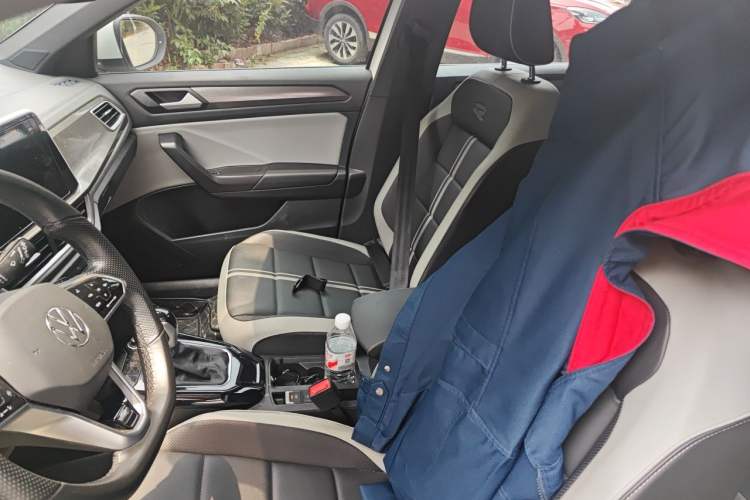 Used Volkswagen T-ROC 2024 300TSI DSG Two-Wheel-Drive Chen Guang Edition Left Front Seat