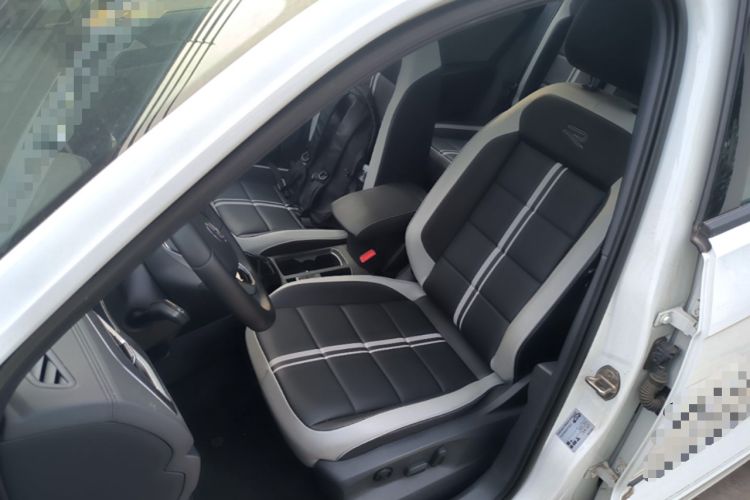 Used Volkswagen T-ROC 2024 300TSI DSG Two-Wheel-Drive Chen Guang Edition Left Front Seat