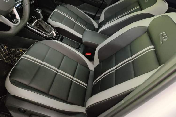 Used Volkswagen T-ROC 2024 300TSI DSG Two-Wheel-Drive Chen Guang Edition Left Front Seat