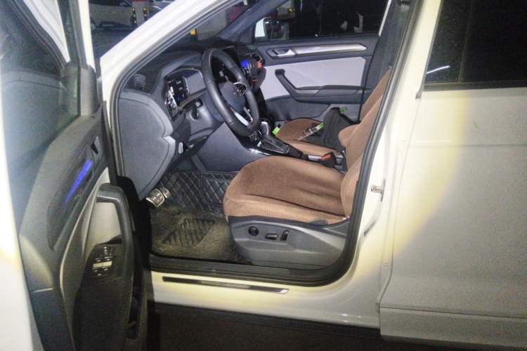 Used Volkswagen T-ROC 2024 300TSI DSG Two-Wheel-Drive Chen Guang Edition Left Front Seat