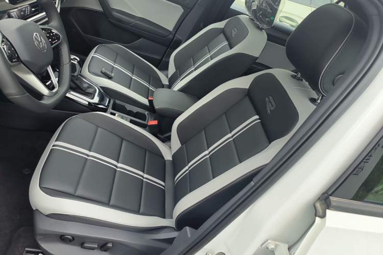 Used Volkswagen T-ROC 2024 300TSI DSG Two-Wheel-Drive Chen Guang Edition Left Front Seat