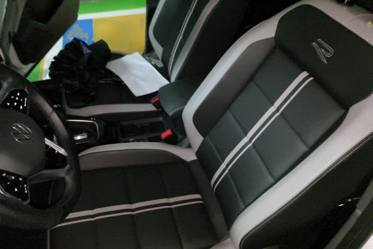 Used Volkswagen T-ROC 2024 300TSI DSG Two-Wheel-Drive Chen Guang Edition Left Front Seat