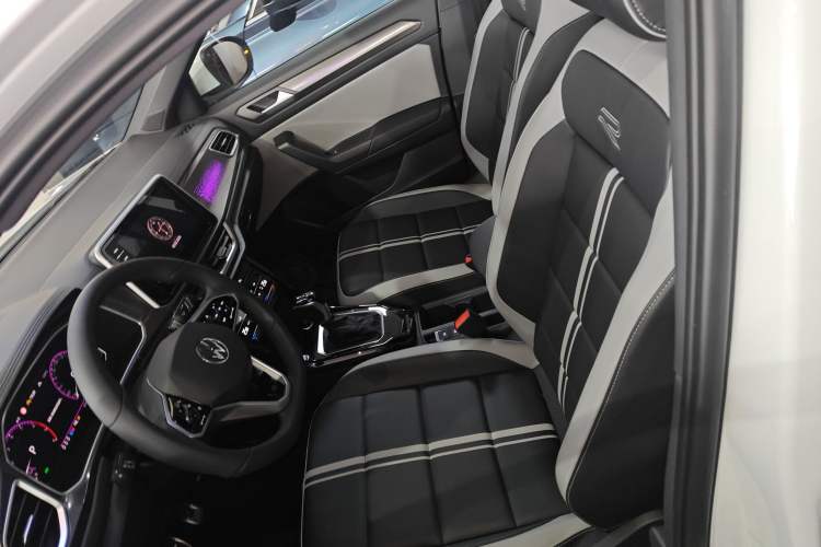 Used Volkswagen T-ROC 2024 300TSI DSG Two-Wheel-Drive Chen Guang Edition Left Front Seat