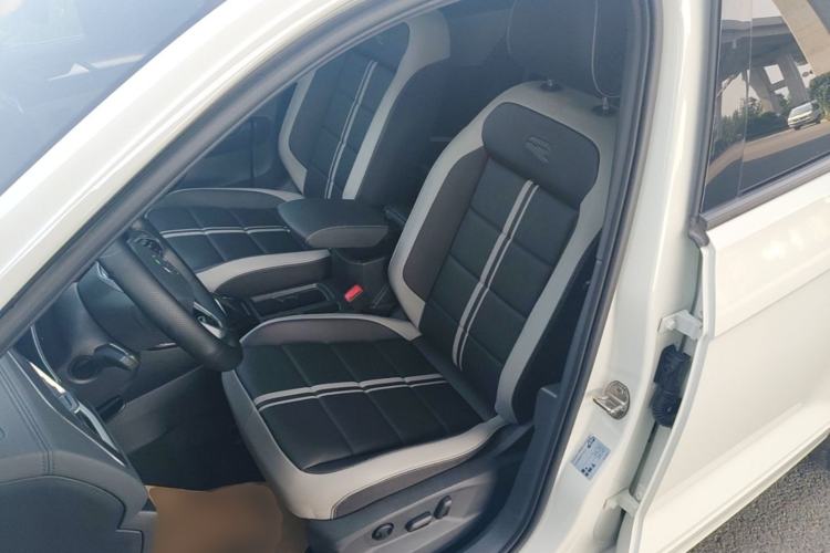 Used Volkswagen T-ROC 2024 300TSI DSG Two-Wheel-Drive Chen Guang Edition Left Front Seat