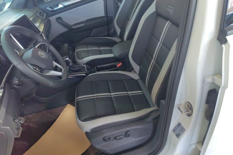 Used Volkswagen T-ROC 2024 300TSI DSG Two-Wheel-Drive Chen Guang Edition Left Front Seat