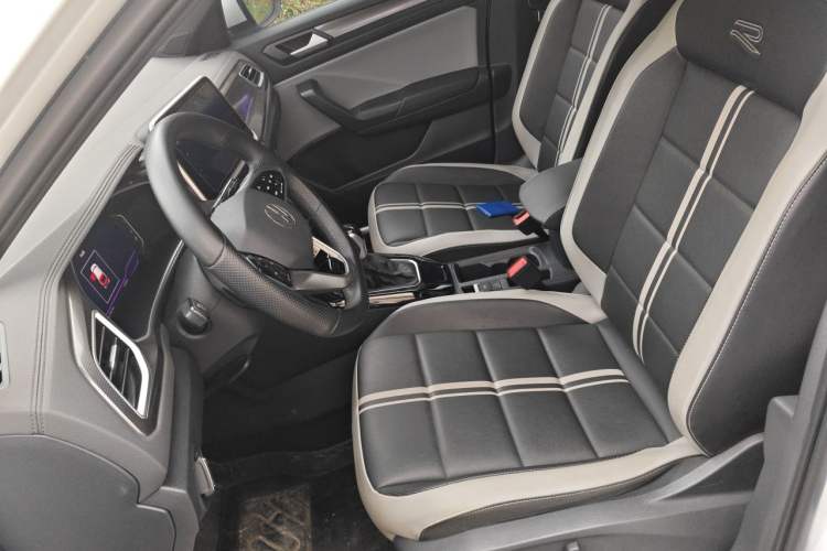 Used Volkswagen T-ROC 2024 300TSI DSG Two-Wheel-Drive Chen Guang Edition Left Front Seat
