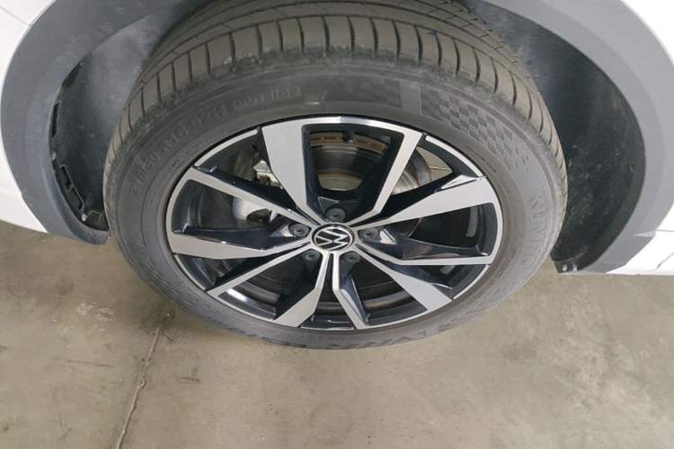 Used Volkswagen T-ROC 2024 300TSI DSG Two-Wheel-Drive Chen Guang Edition Left Front Wheel Hub