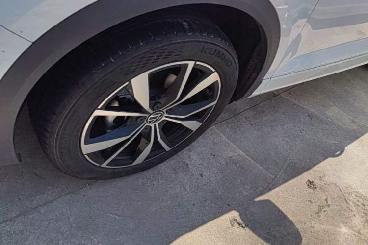 Used Volkswagen T-ROC 2024 300TSI DSG Two-Wheel-Drive Chen Guang Edition Left Front Wheel Hub