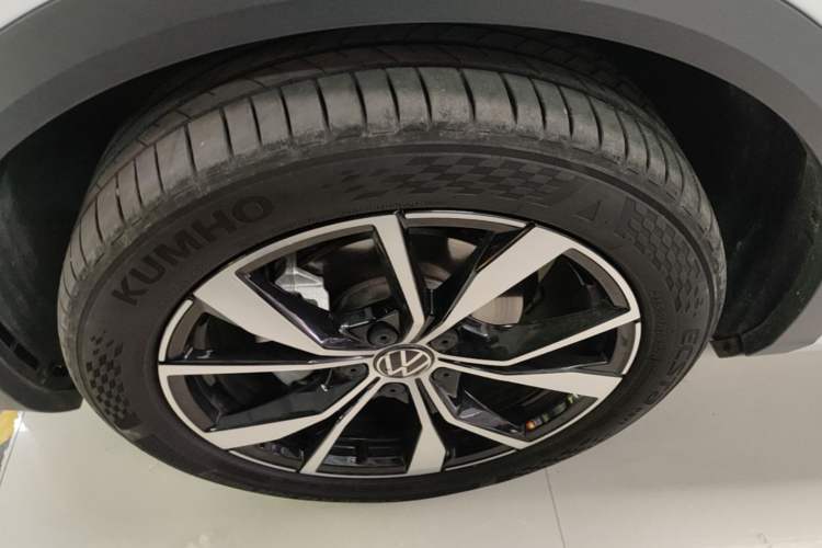 Used Volkswagen T-ROC 2024 300TSI DSG Two-Wheel-Drive Chen Guang Edition Left Front Wheel Hub