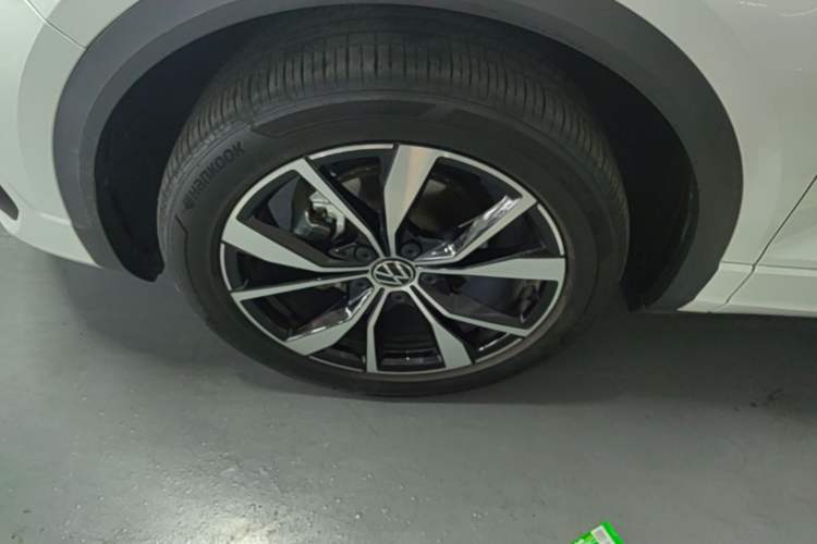 Used Volkswagen T-ROC 2024 300TSI DSG Two-Wheel-Drive Chen Guang Edition Left Front Wheel Hub