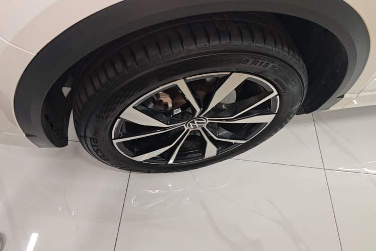 Used Volkswagen T-ROC 2024 300TSI DSG Two-Wheel-Drive Chen Guang Edition Left Front Wheel Hub